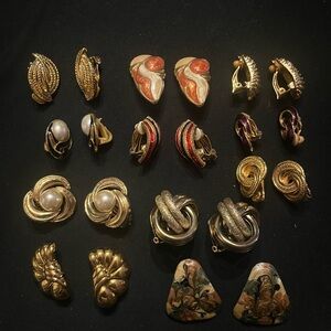 Vintage Lot of 11 Pairs of Gold Tone Clip Earrings